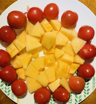 哈密瓜番茄水果拼盘