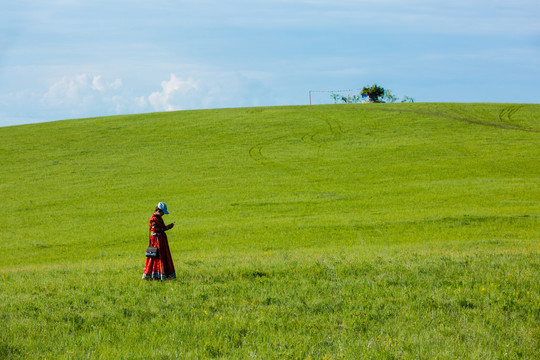 草原蒙古族女性服饰