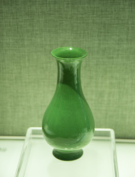 绿釉瓶