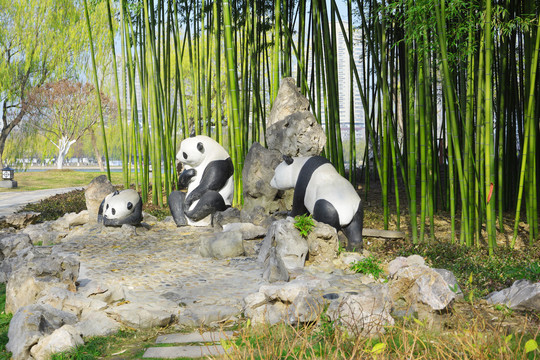 竹林大熊猫雕塑