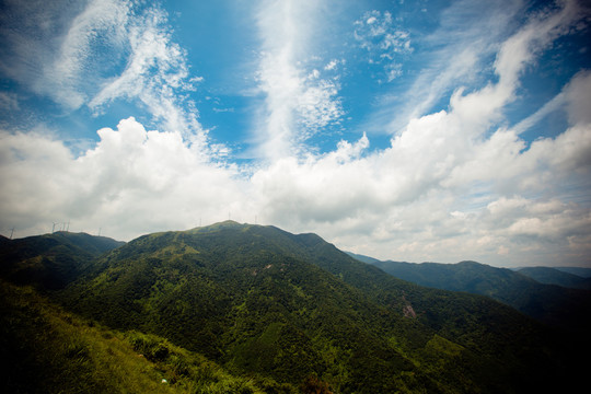 连绵起伏群山