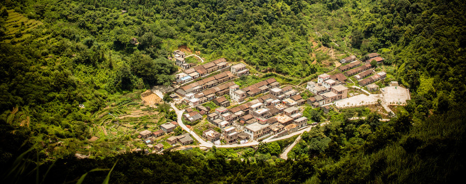 大山里的村落