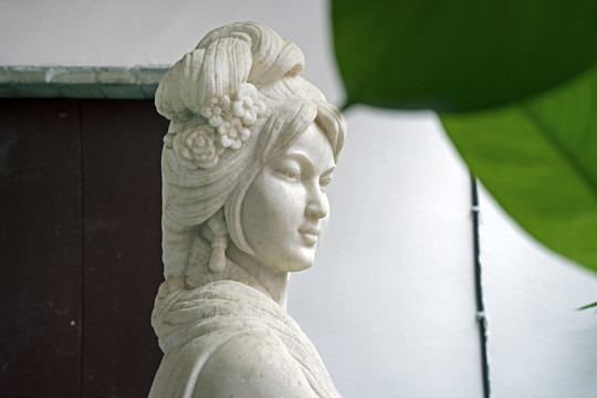 中国古典美女雕像