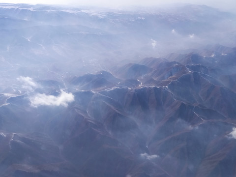 高空俯拍山地