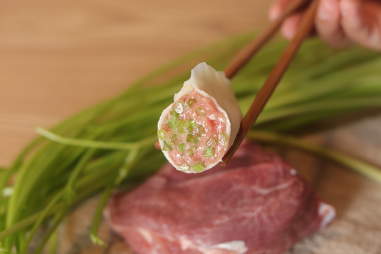 猪肉芹菜水饺