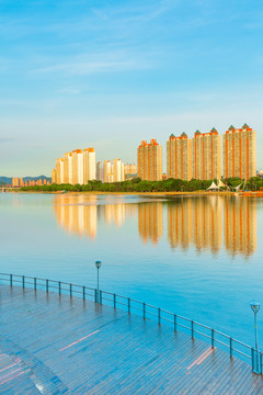 江畔城市吉林清澈的松花江建筑倒