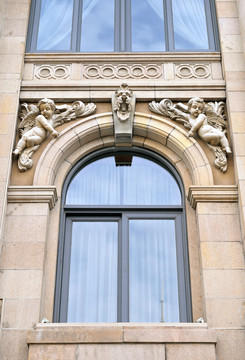 外滩欧式古建筑拱形户窗