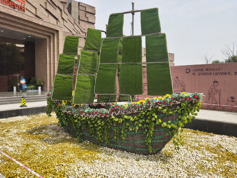 轮船绿植雕塑