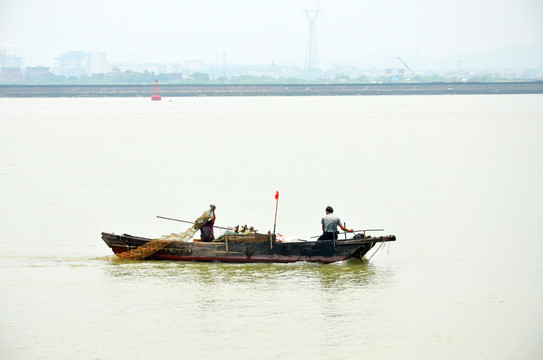 珠江上的渔船渔民