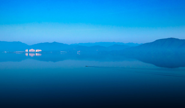 黄山太平湖清晨