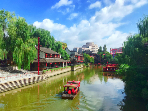 杭州宋城景区河道风光