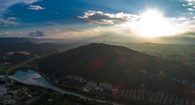 潜山