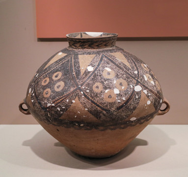 新石器时代菱形纹彩陶壶