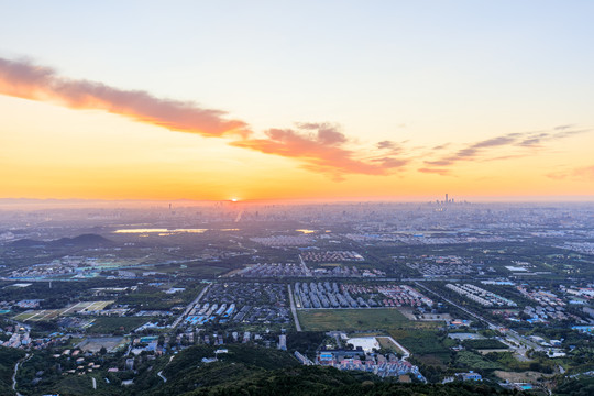 西山远眺北京城市建筑群日出