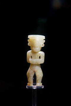 上海博物馆石家河文化神人玉雕