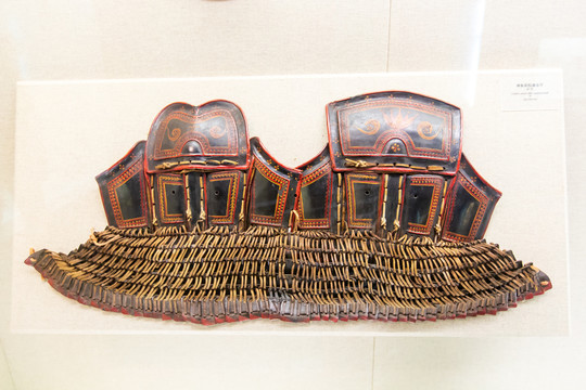 上海博物馆彝族彩绘漆皮甲