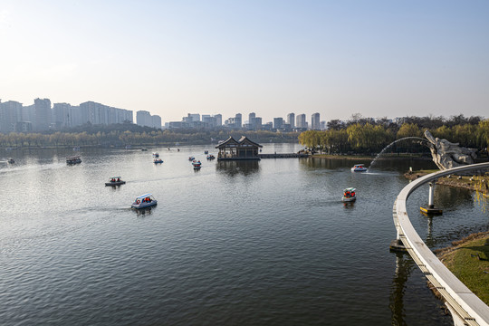 曲江池遗址公园湖面