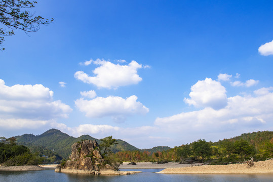 蓝天白云山水风景