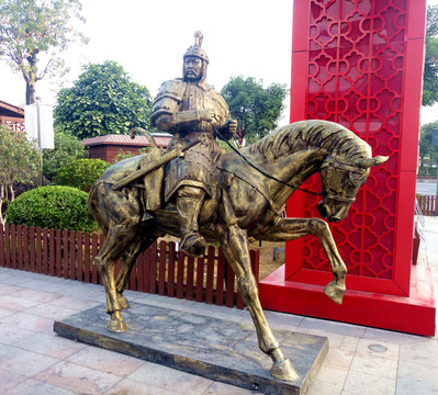 骑马武士雕塑