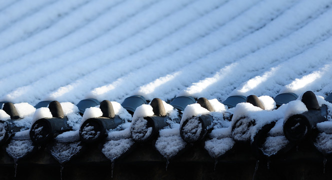 雪中屋檐