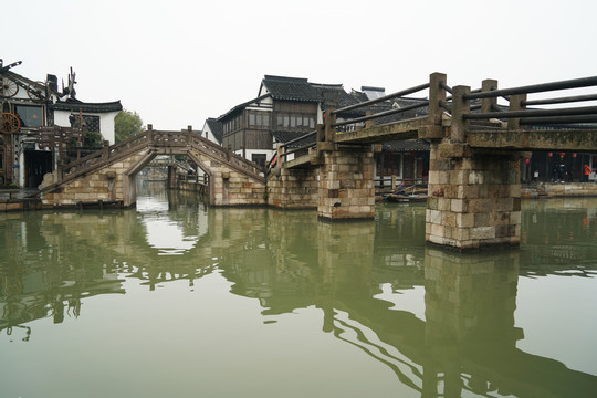 江南水乡西塘古镇河道上的石桥