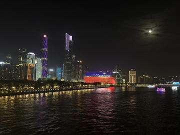满月和珠江新城