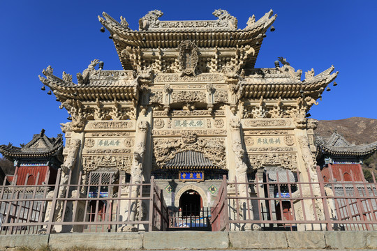 五台山龙泉寺石牌坊