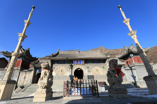 五台山龙泉寺石牌坊