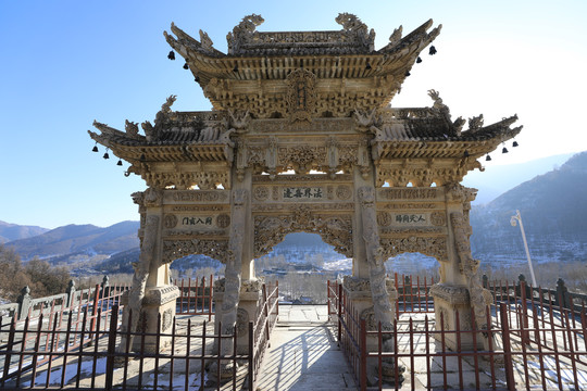五台山龙泉寺石牌坊