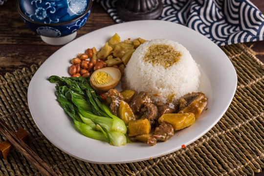 土豆烧牛肉套餐