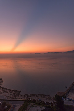 海上日出