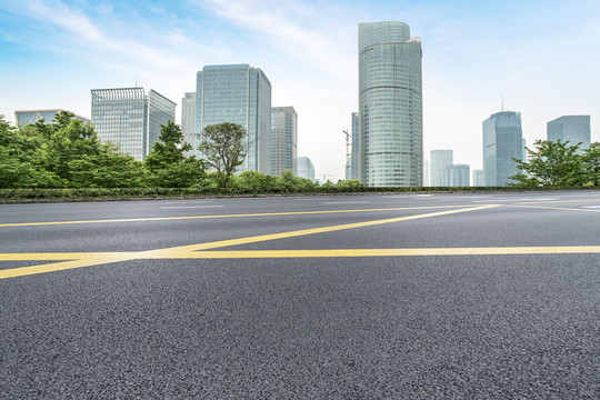 沥青路面和城市建筑