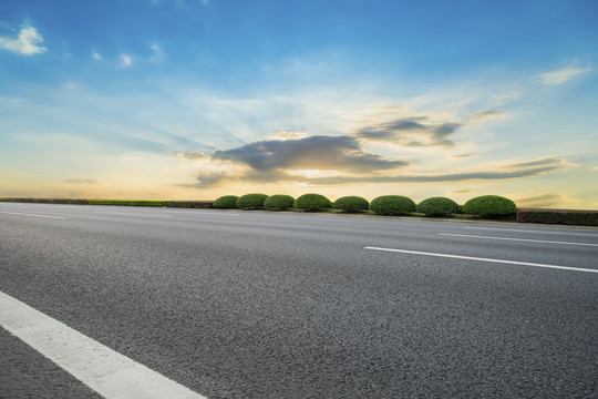 高速公路和自然景观