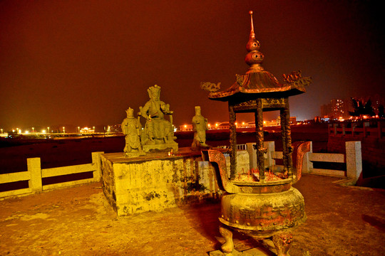 洛阳桥雕刻神像