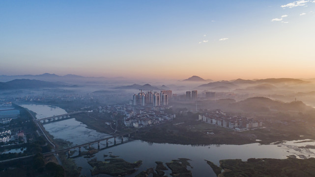 河流晨曦