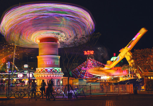 游乐场夜景