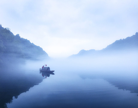 雾漫小东江