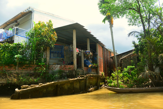 越南湄公河河岸村庄和民房