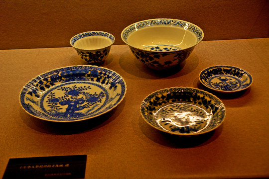 土生华人祭祀用的青花瓷器