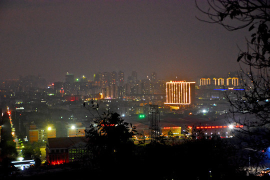 云洞岩远望城市夜色