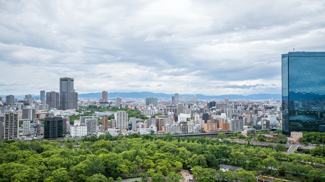 日本大阪城与城市天际线