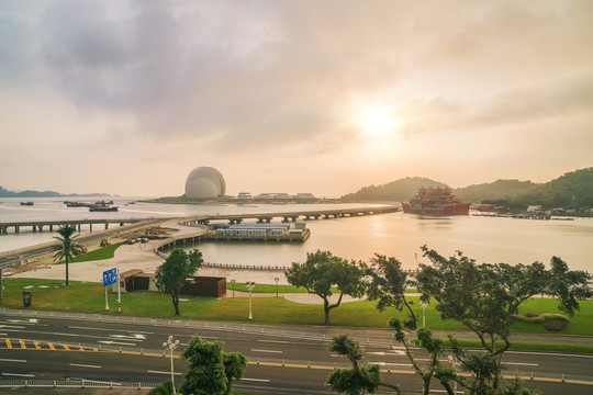 珠海市大剧院和海岸线风光