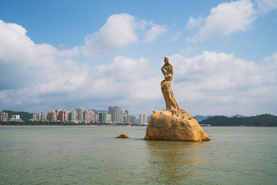 珠海的渔女雕像和滨海风光