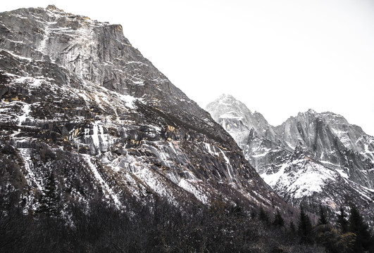 巍峨的雪山