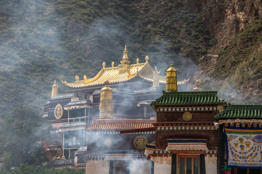 青海藏传佛教寺庙和旅游风光