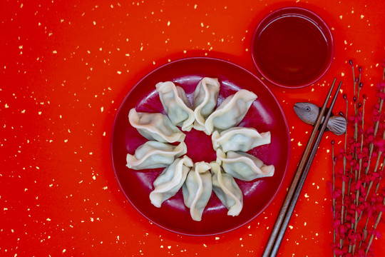 新春年味饺子红色背景