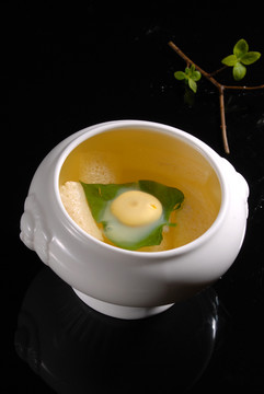 竹荪鸽蛋汤