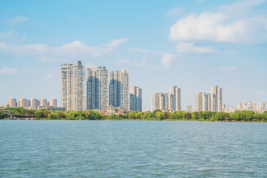 无锡蠡湖风光和城市建筑天际线