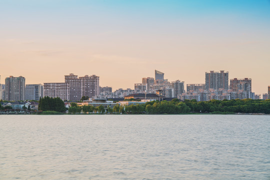 无锡蠡湖风光和城市建筑天际线