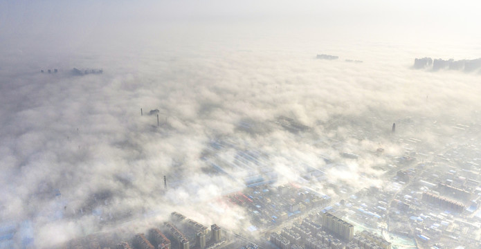 山西运城呈现平流雾奇观